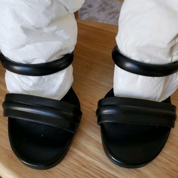 Chanel BLACK LEATHER & GOLD STRAP WEDGE SANDAL - Picture 4 of 8
